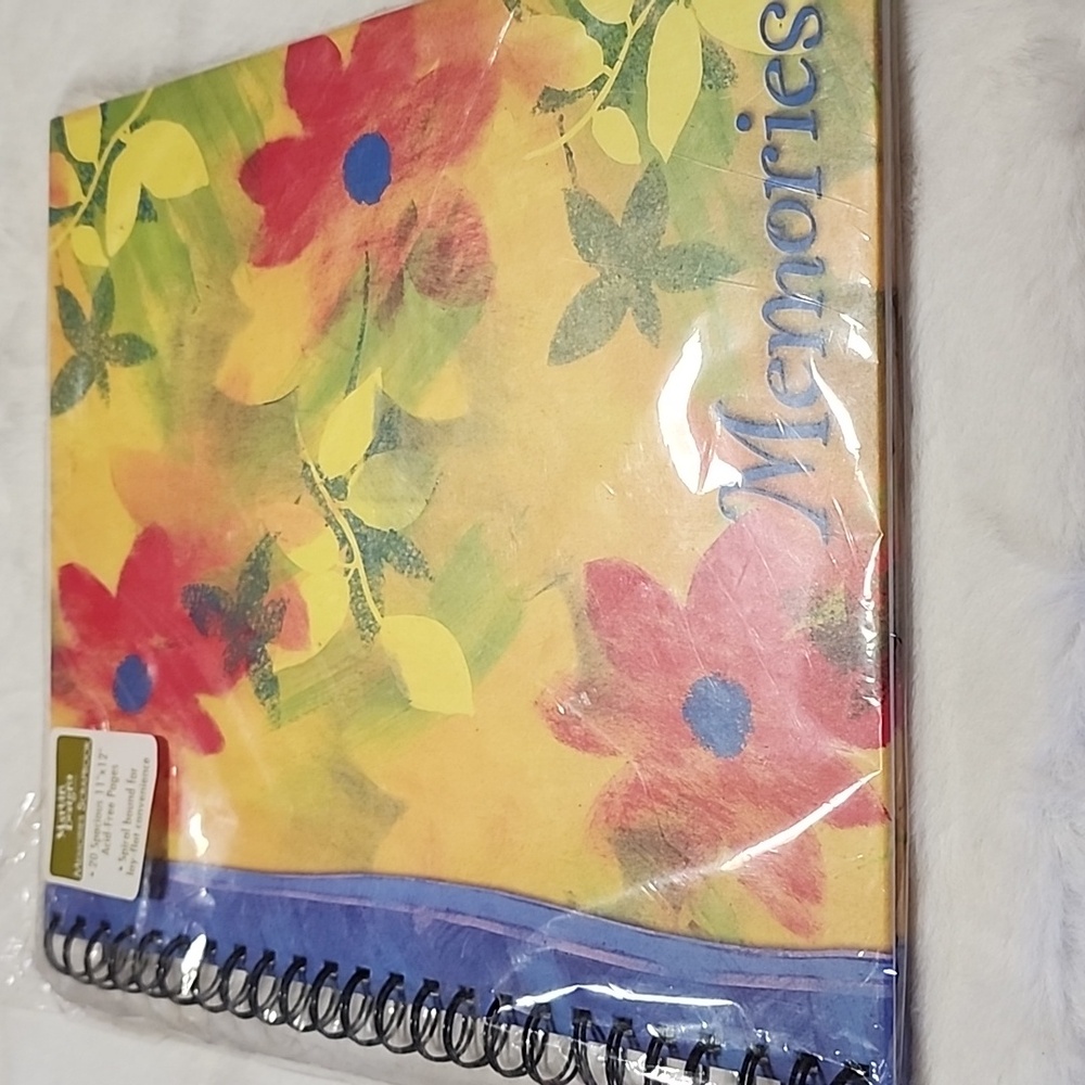 NEW IN WRAPPING  SCRAPBOOK " MEMORIES ".
